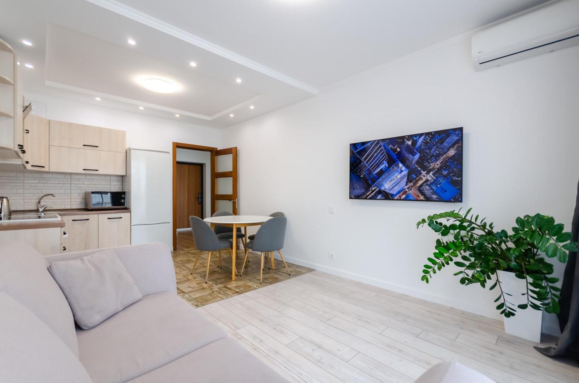 Petrovdom 7-27 In Rc Kvartet Cozy Apartment Nearby With Central Railway Station Kyiv Exterior photo
